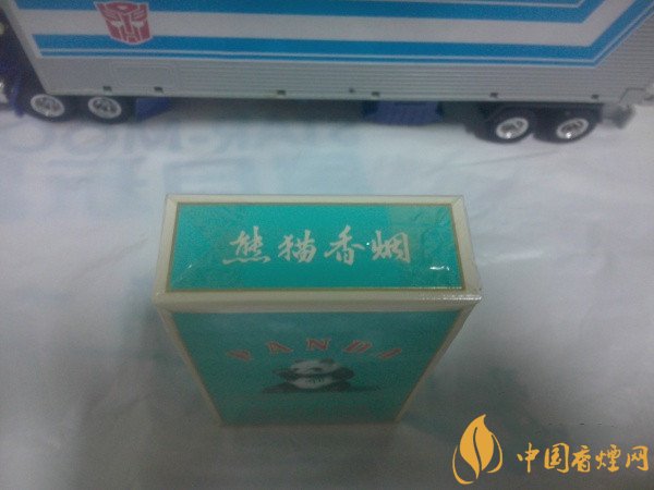 熊貓香煙(經典)禮盒裝怎么樣 口感豐潤細膩回味無窮